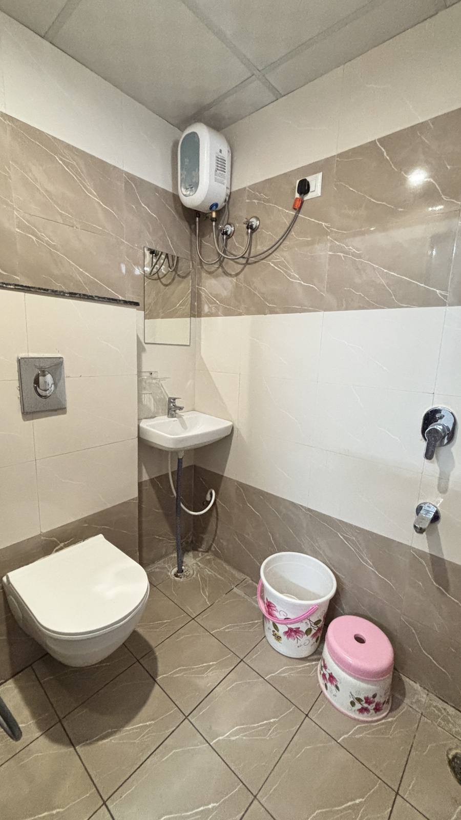 Bathroom with geyser and washbasin